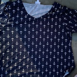 Almost brand new Lularoe Iris Shirt size XL